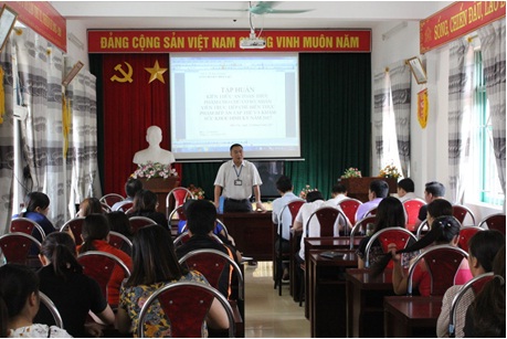 Đồng chí Hoàng Đường Nhân, Phó Giám đốc TTYT huyện khai mạc lớp tập huấn.